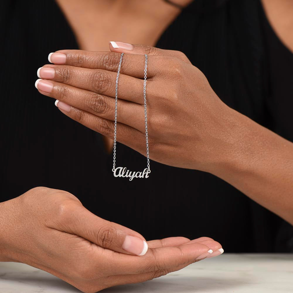 π The Heart of Her Name β Custom Name Necklace for Mom