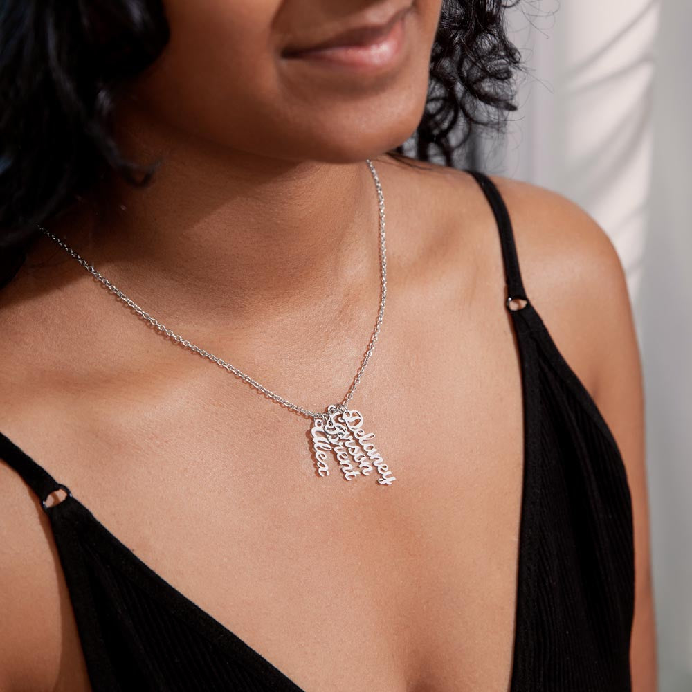 💖 “Names Close to Her Heart” – Vertical Bar Name Necklace for Mom