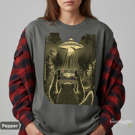 Funny Vintage Squirrel UFO Livestream Comfort Colors Shirt & Sweatshirt | Retro Alien Humor
