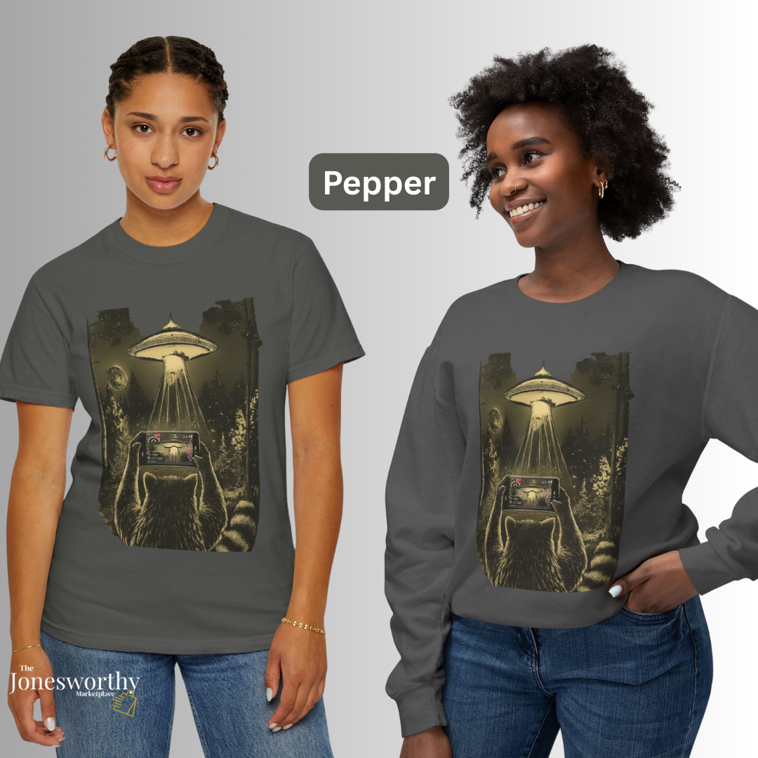 Funny  Retro Raccoon UFO Livestream Comfort Colors Shirt & Sweatshirt | Alien Live Art