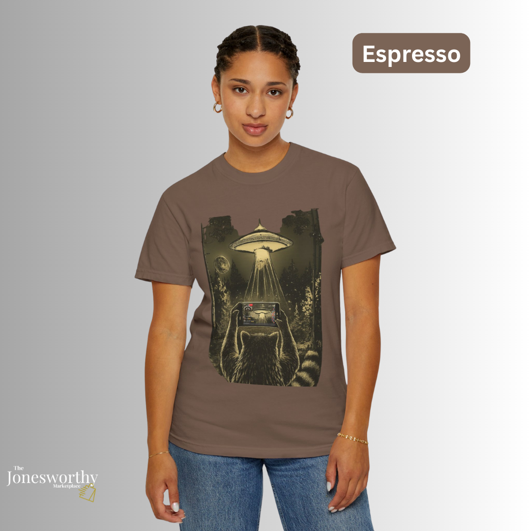 Funny  Retro Raccoon UFO Livestream Comfort Colors Shirt & Sweatshirt | Alien Live Art
