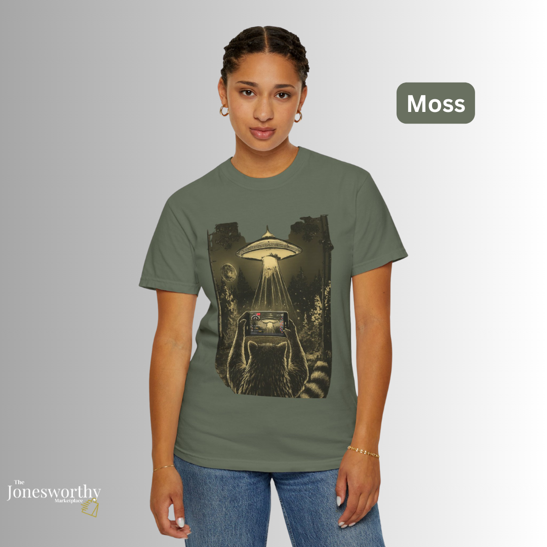 Funny  Retro Raccoon UFO Livestream Comfort Colors Shirt & Sweatshirt | Alien Live Art