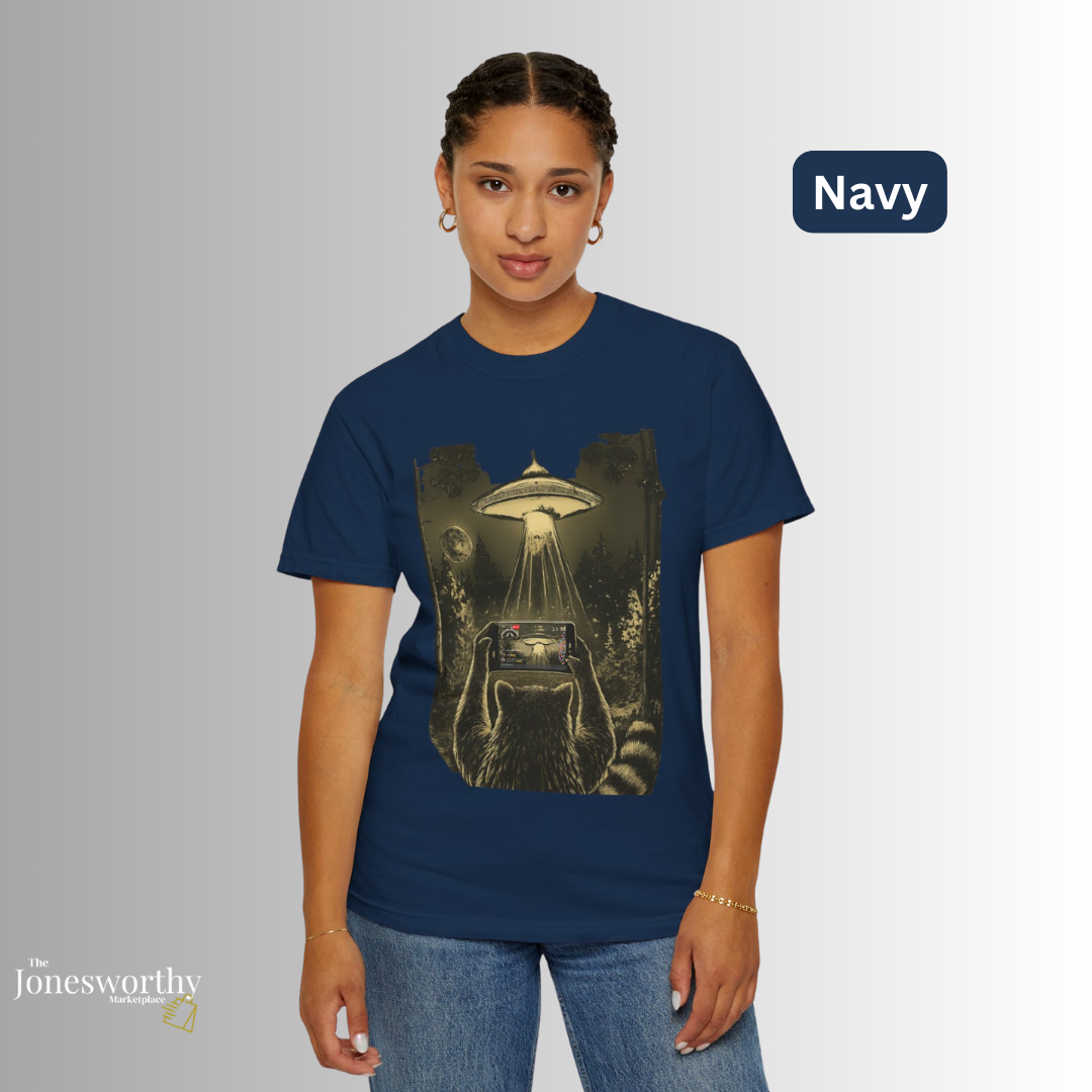 Funny  Retro Raccoon UFO Livestream Comfort Colors Shirt & Sweatshirt | Alien Live Art