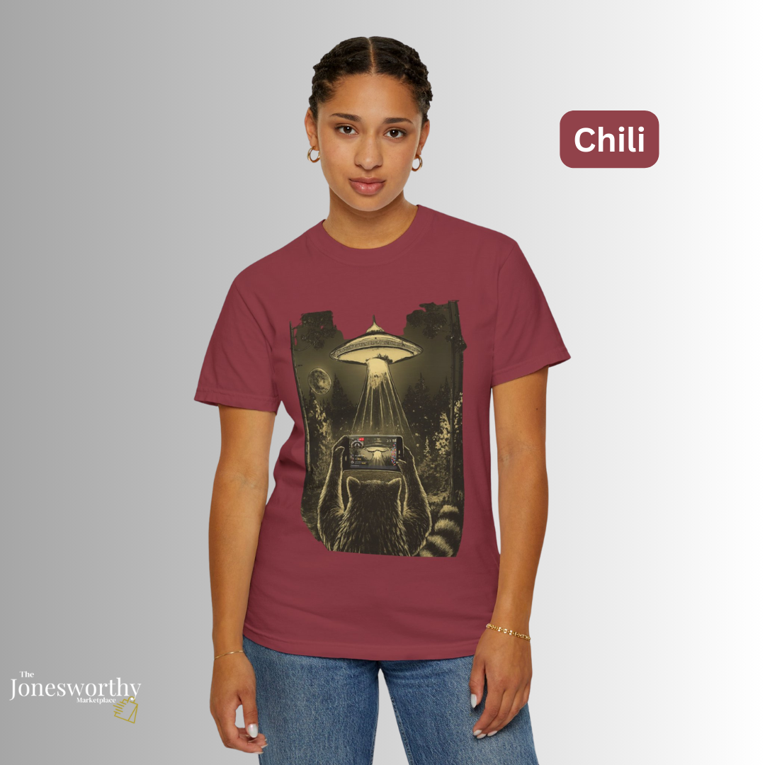 Funny  Retro Raccoon UFO Livestream Comfort Colors Shirt & Sweatshirt | Alien Live Art