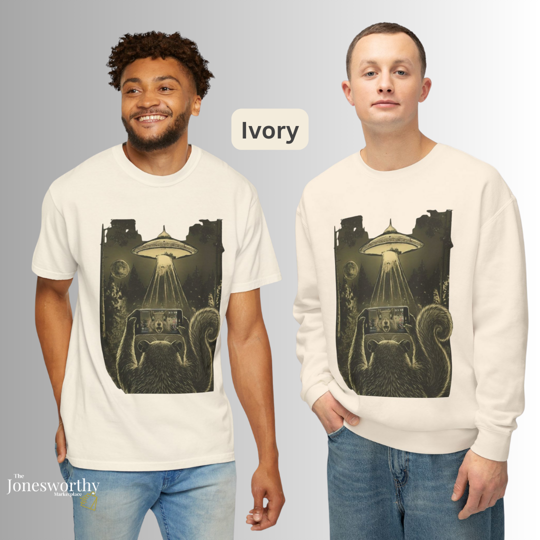 Funny Retro Squirrel Alien Reaction Comfort Colors Shirt & Sweatshirt | Retro UFO Live Moment