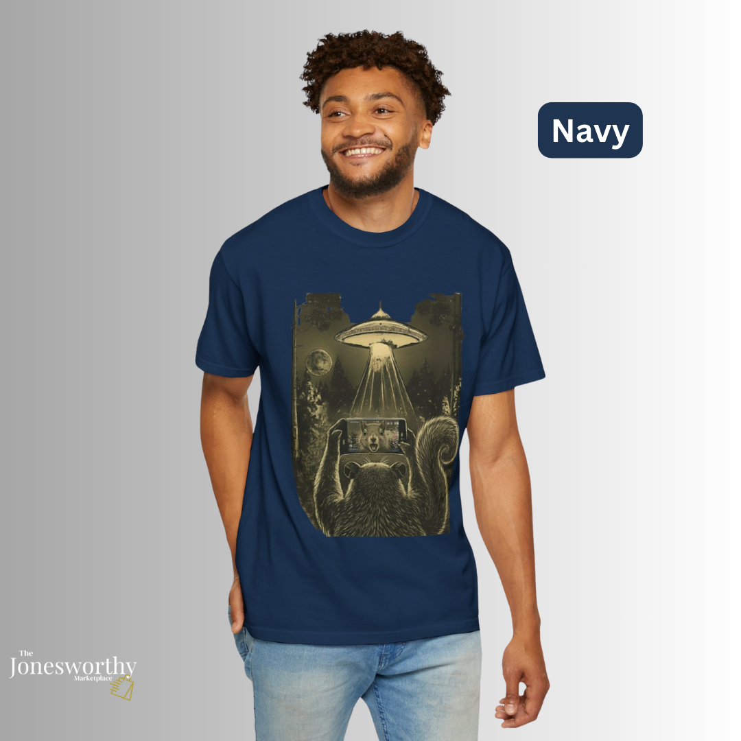 Funny Retro Squirrel Alien Reaction Comfort Colors Shirt & Sweatshirt | Retro UFO Live Moment