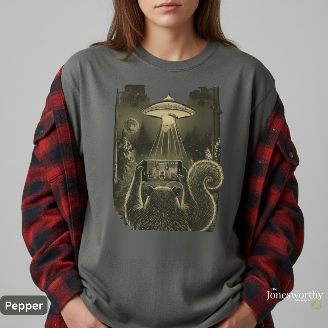 Funny Retro Squirrel Alien Reaction Comfort Colors Shirt & Sweatshirt | Retro UFO Live Moment