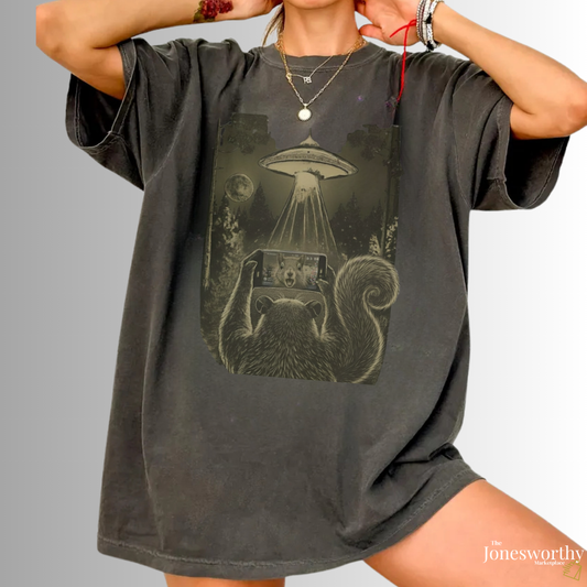 Funny Retro Squirrel Alien Reaction Comfort Colors Shirt & Sweatshirt | Retro UFO Live Moment